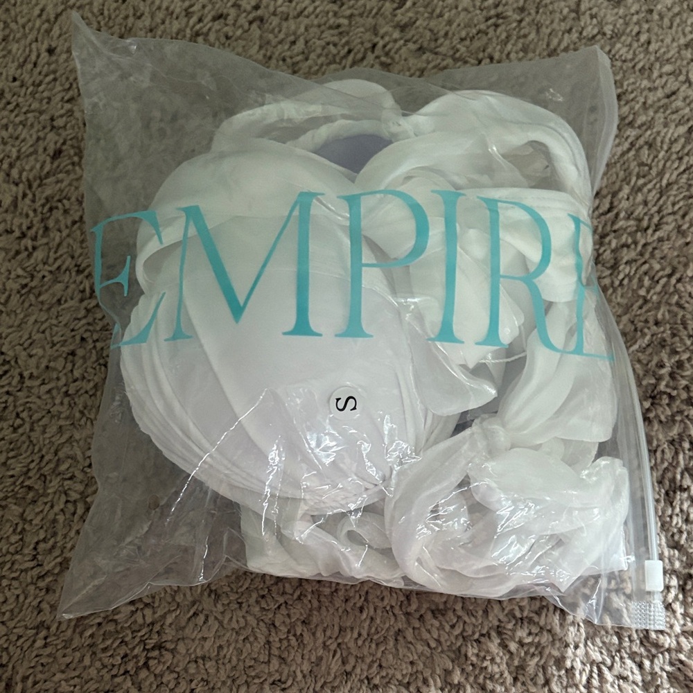 Chic White Ruffled Bikini Set - Picture 3 of 4